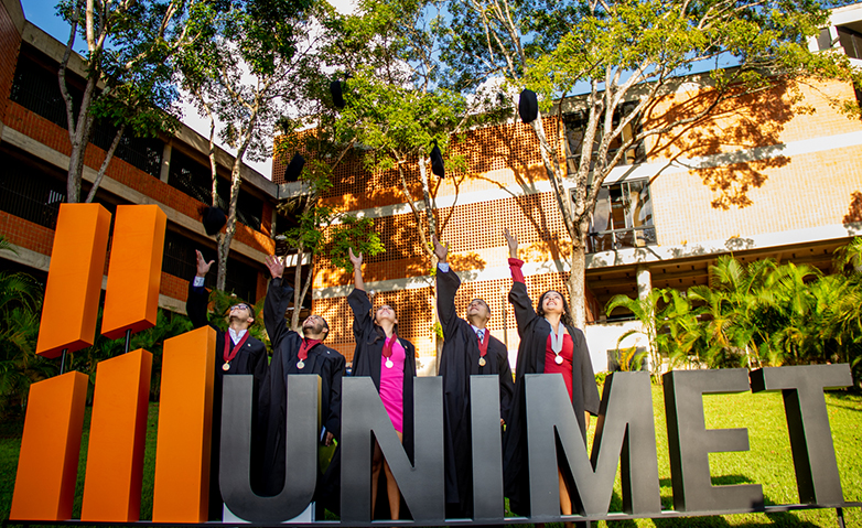 La UNIMET graduó a 201 profesionales