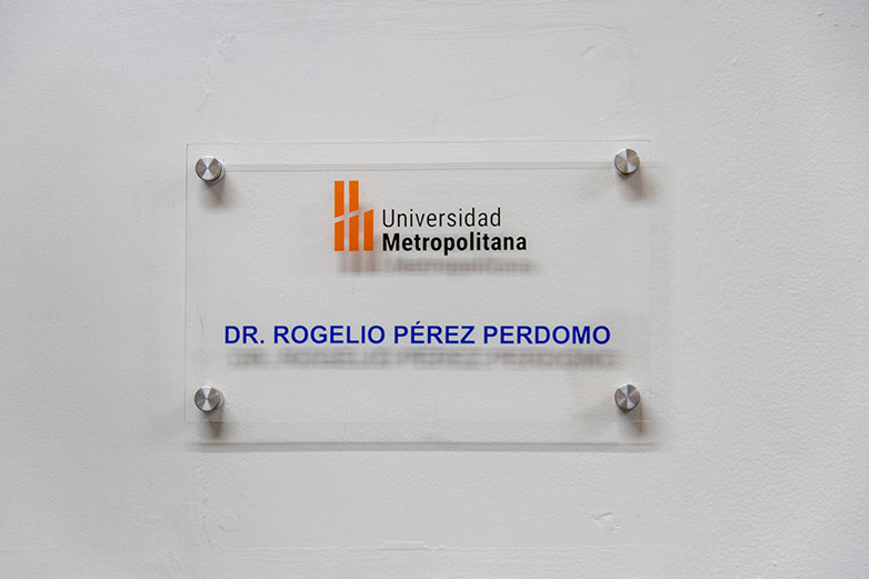 Sala de Juicio de la UNIMET lleva ahora el nombre del profesor Rogelio Pérez Perdomo