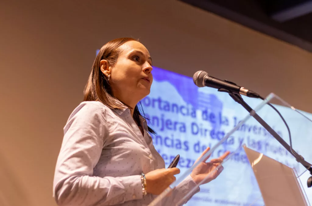 Economistas celebran su día con una conferencia en la UNIMET